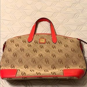Dooney & Bourke purse, barely used like new!